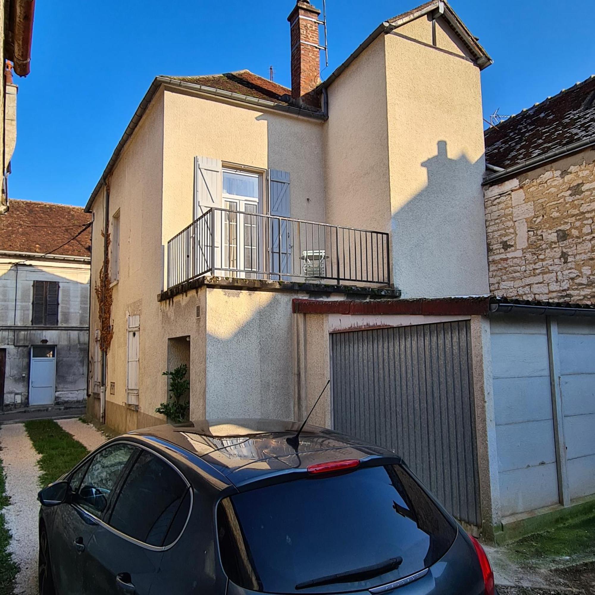 Alba - Terrasse, Local A Velos Et Parking Au Centre Historique Тоннер Экстерьер фото